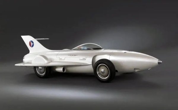 Първата от трите концепции Firebird на General Motors. Тази специално включва система за управление с лост вместо волан.
Енергия идва от газова турбина, която може да се използва за захранване на къща чрез вграден генератор. Дизайнът повече напомня самолет без крила с остра предна част и с акцентиран връх.
